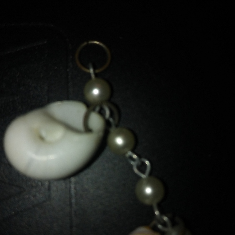 Shell Bracelet - Picture 2 of 3